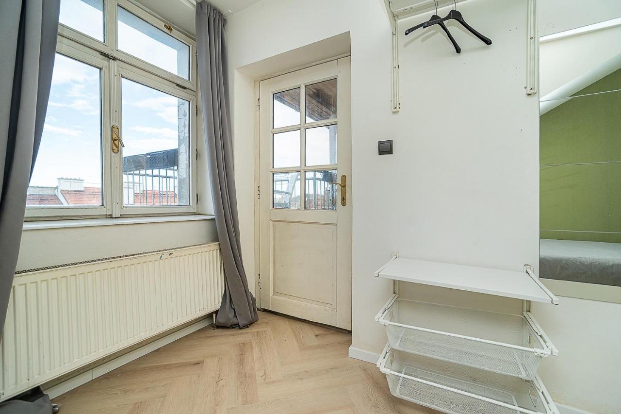 Big 4-Bedroom Flat, Terrace With Great Vitkov View Prag Dış mekan fotoğraf
