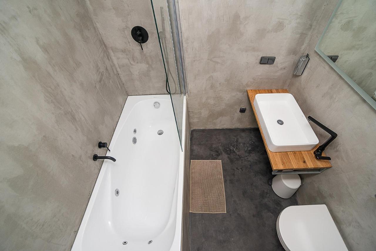 Big 4-Bedroom Flat, Terrace With Great Vitkov View Prag Dış mekan fotoğraf