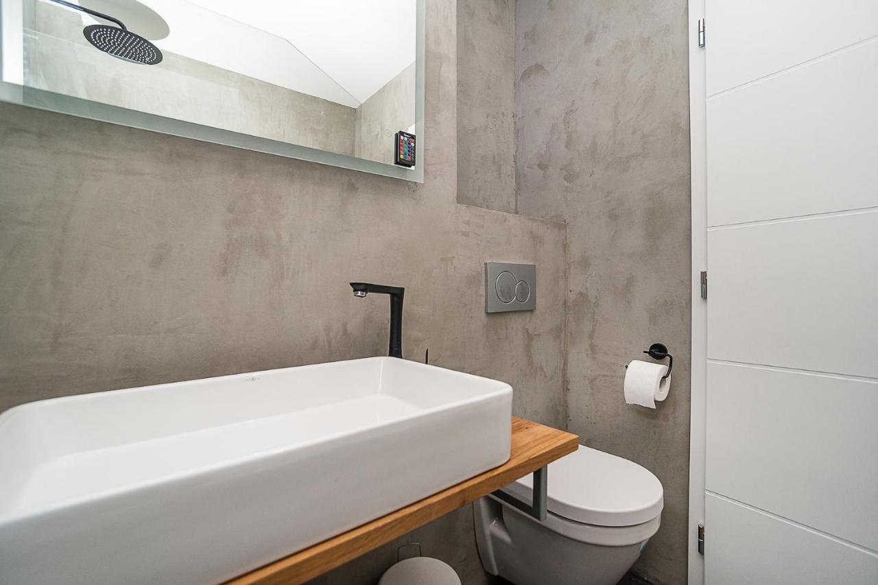 Big 4-Bedroom Flat, Terrace With Great Vitkov View Prag Dış mekan fotoğraf